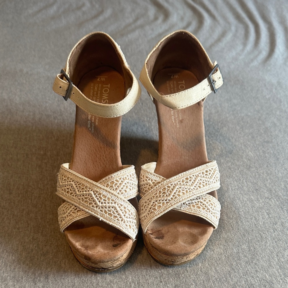 TOMS Women's Tan Lace Sandals